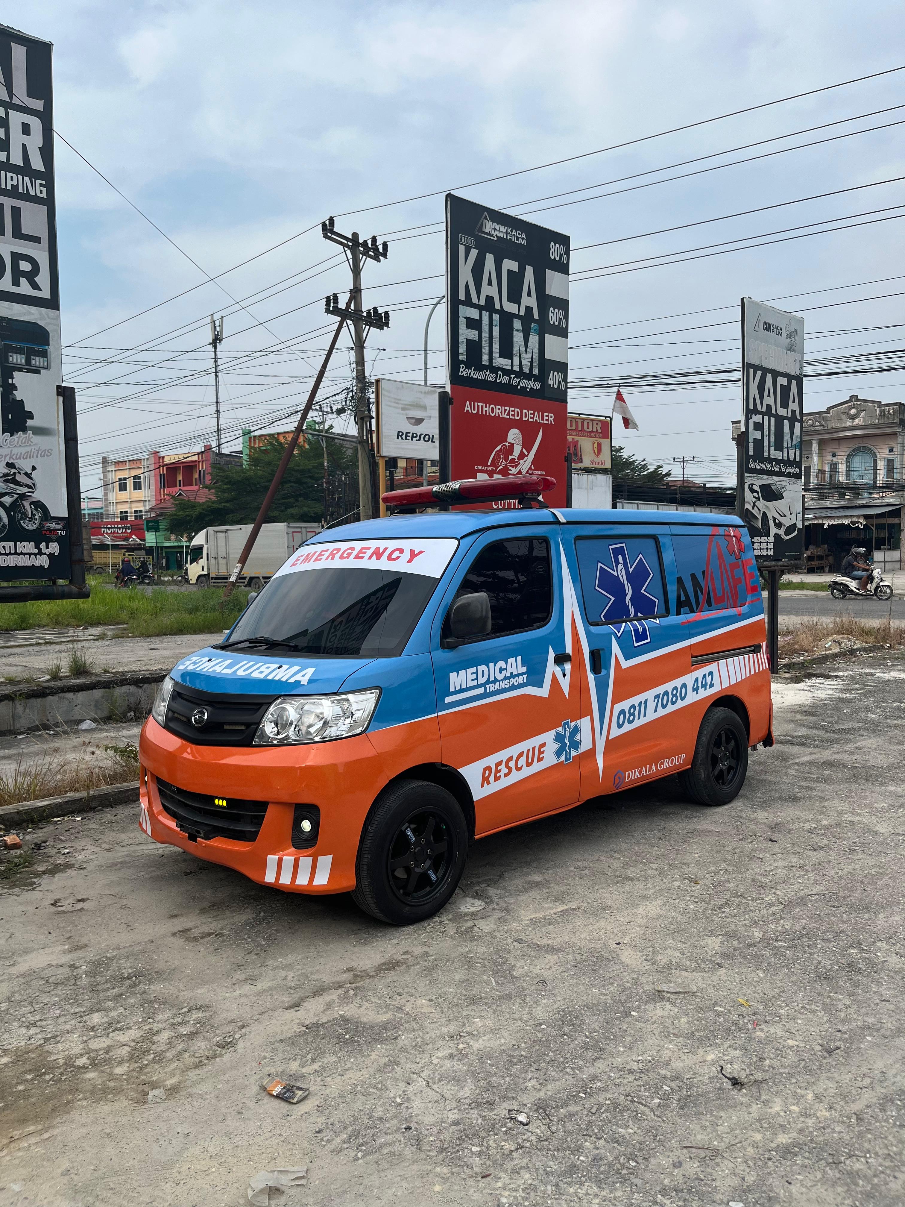 Armada Ambulance Anlife Pekanbaru di Jalan